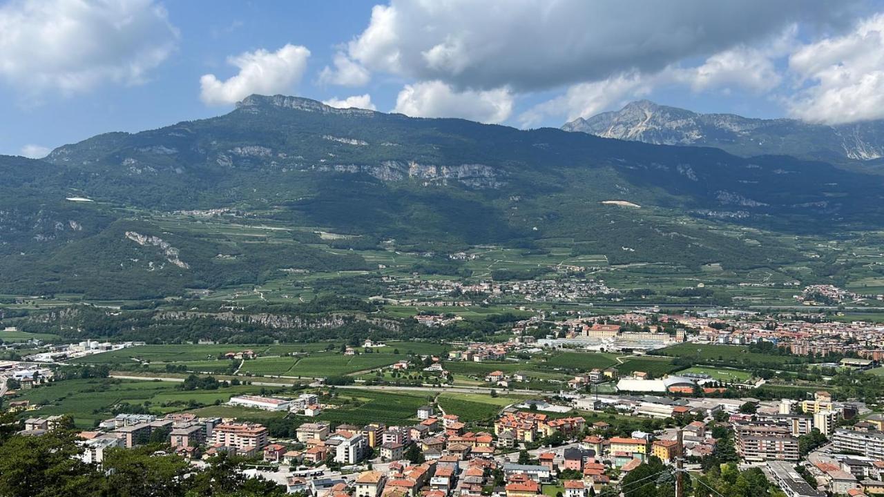 Vista Mozzafiato Sulle Alpi Rovereto (Trentino Alto Adige) Exterior foto